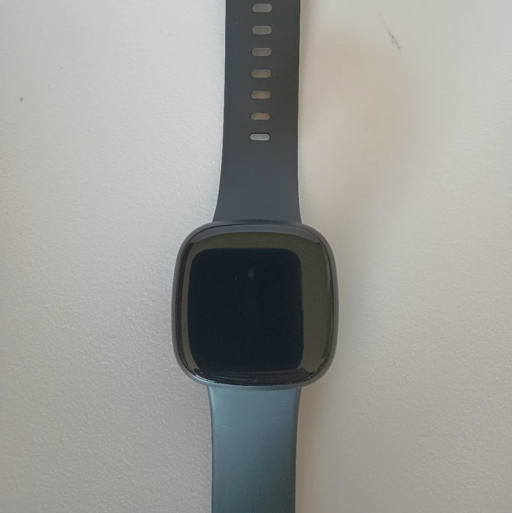 fitbit black minimalist